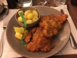 Wienerschnitzel vom Kalb mit Petersilkartoffeln - Landhaus-Keller - Graz