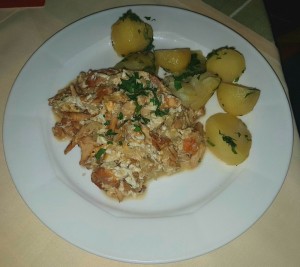 Geröstete Eierschwammerl mit Ei und Erdäpfel