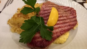 Thunfisch mit Rösti und Zitronensauce