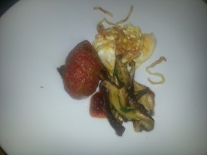 Beef Tartare mit Eierspeis und Shiitake Pilzen
