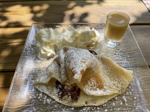 Palatschinke mit Eis, Nuss und extra bestelltem Eierlikör 😀 - Landgasthaus Weixen - Rauris