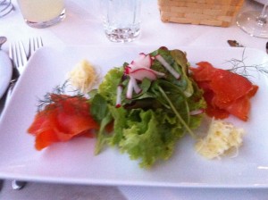 Blattsalat mit Räucherlachs und Apfelkren - Hubertus Stub´n - Brixen im Thale