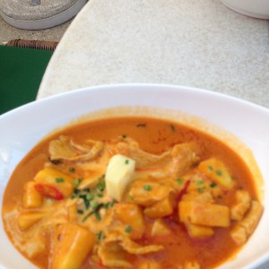 Wunderbares Rotes Curry mit Ananas und Huhn - Sudjais Thai Küche - Aschach an der Donau