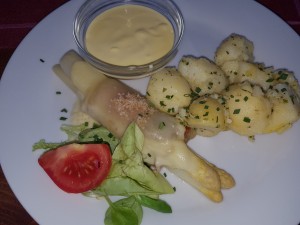 Gratinierter Spargel - SCHOTTEN - Heurigen-Restaurant - Maria Enzersdorf