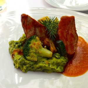 Filet vom Tullner Schwein mit mediterranem Gemüse und Bärlauchpüree - ef16 Restaurant Weinbar - Wien