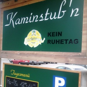 Kaminstub'n Einfahrt zum Parkplatz - Kaminstub'n - Schwechat - Mannswörth