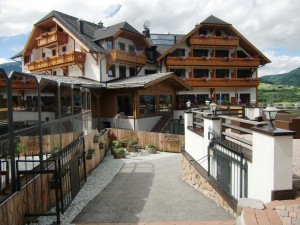 Außenansicht - Restaurant Hotel Grizzly - Sankt Margarethen / Lungau