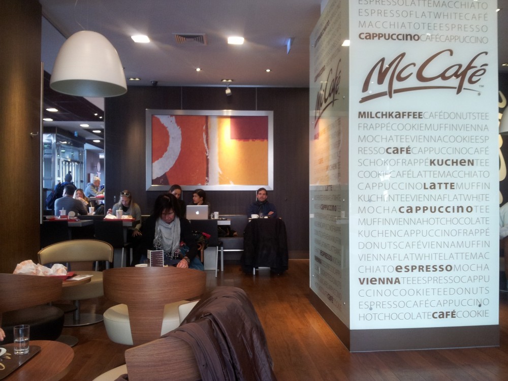 Das Ambiente: austauschbar. - McDonald's - Wien