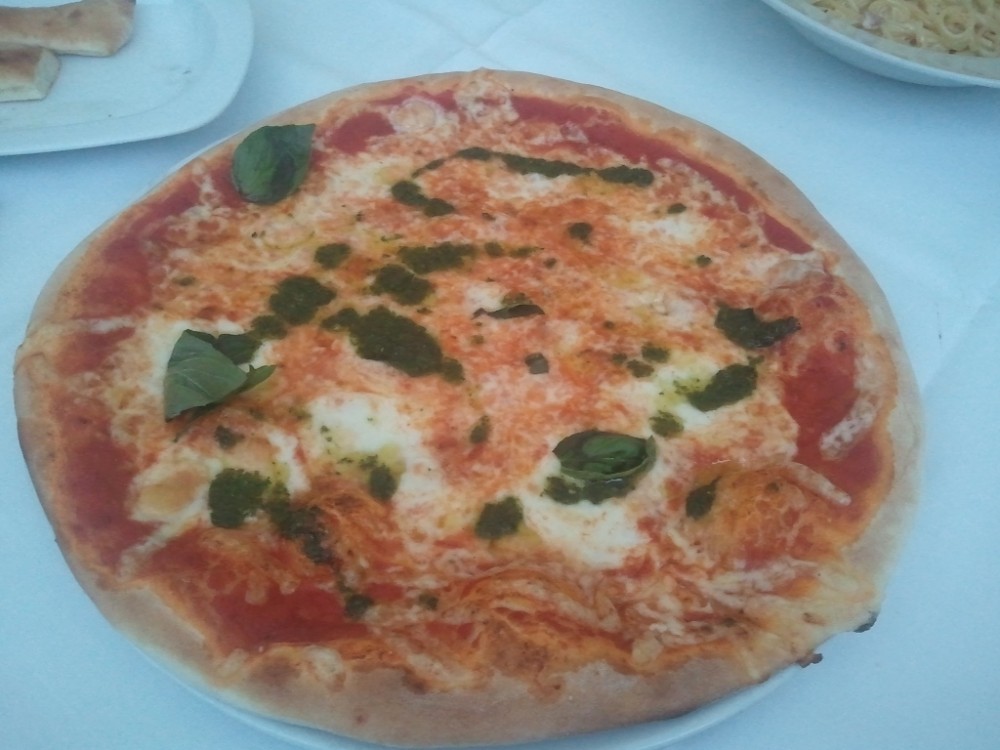 Pizza Caprese - Tiziano - Wien