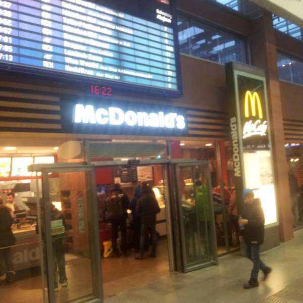 McD im Untergeschoss des Bahnhofs. - McDonald's - Innsbruck
