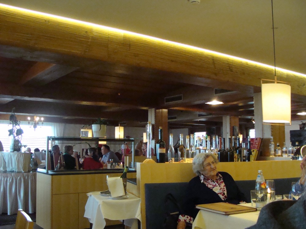 Die "gute Stube" wurde über den Winter restauriert, ... - Hotel Restaurant Schönblick - Eichenberg