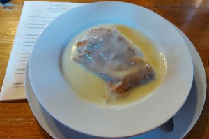 Topfenstrudel mit Vanillesauce