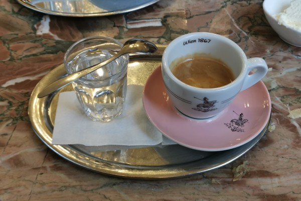 Cafe Ritter - Tadellose Kaffeekultur und wie gezeigt als Espresso "kurz" ... - Cafe Ritter - Wien