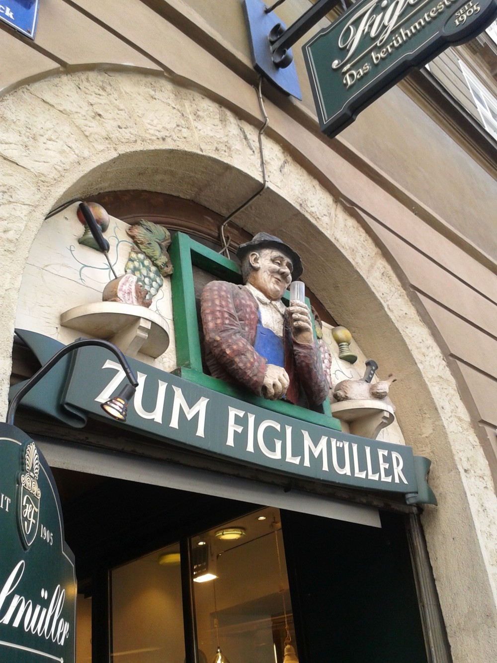 Figlmüller - Außenwerbung am Lugeck - Figlmüller - Wollzeile - Wien
