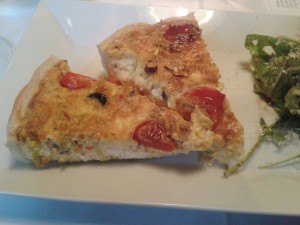 Hausgemachte Quiche mit Oliven, Schafkäse, Lauch und geschmolzenen Tomaten - Lokal Müller - Graz