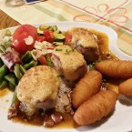 Schweinsmedaillons mit Dijon Senfbutter überbacken, dazu Pfeffersauce, ... - Gasthaus zur alten Press - Graz