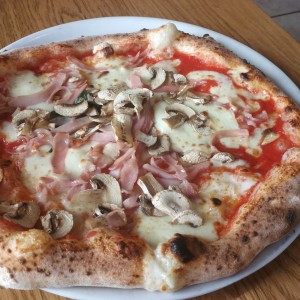 Pizza Cotto e Funghi 04/2019 - Pizzeria Trattoria Angolo N 22 - Wien