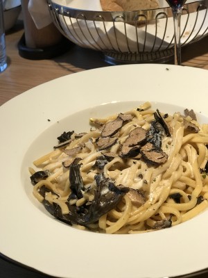 Linguine mit Trompetenpilzen und Herbsttrüffeln - El Gaucho - Wien