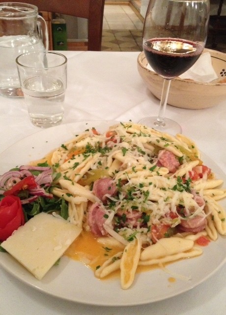Orecchiette mit Salsiccia (Wurst) und würzigem Hartkäse - Osteria Del Salento - Wien