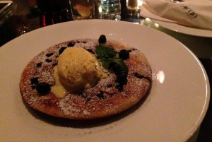 Pfannkuchen mit Heidelbeeren & Vanilleeis - Motto - Wien