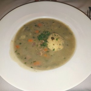 Gansleinmachsuppe mit Bröselknödl und Innereien - Haas Beisl - Wien