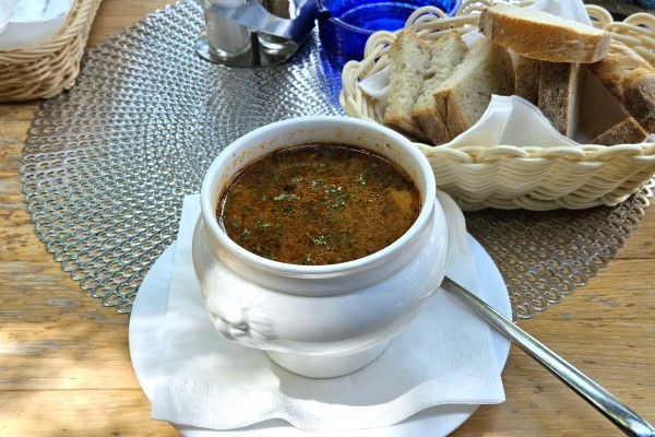 Alles für die Fisch - Frisch gemachte Fischsuppe - sehr gut - Alles für die Fisch - Baden