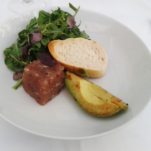 Thunfischtartar, gegrillte Avocado - Eckstein - Graz