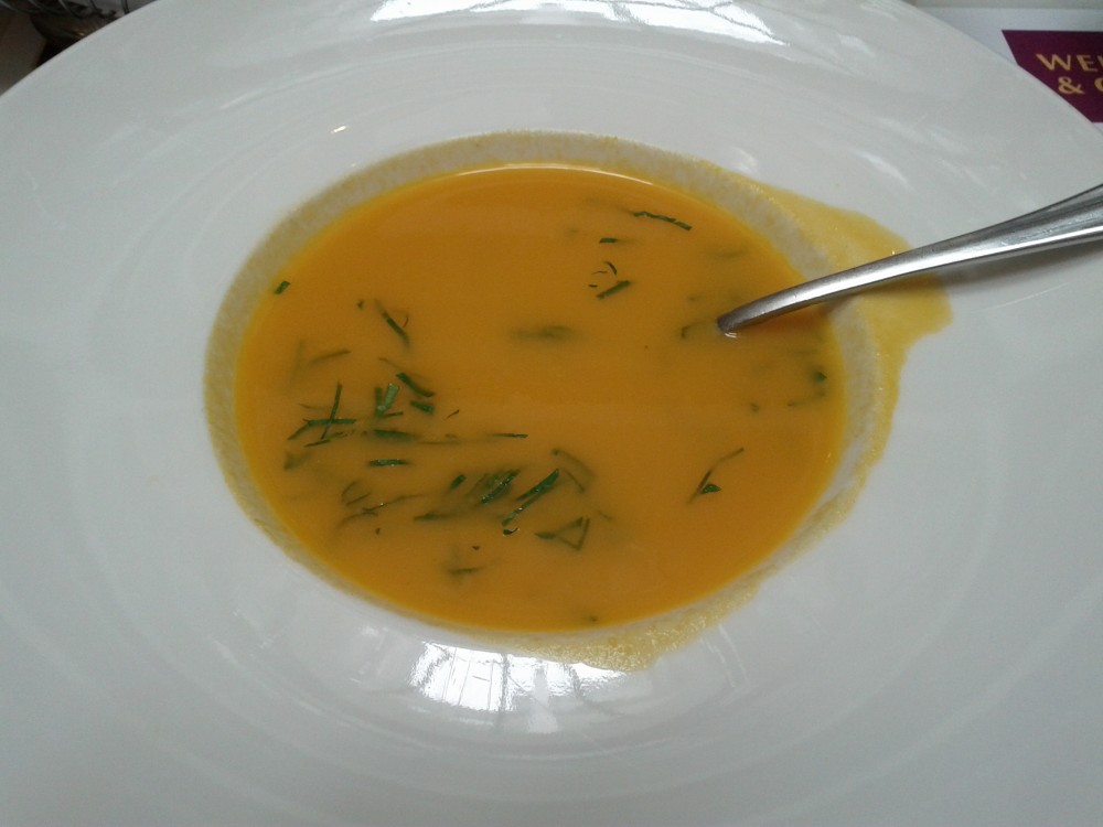 Karotten-Orangen Suppe mit frischem Ingwer - Wein & Co (Jasomirgottstraße) - Wien