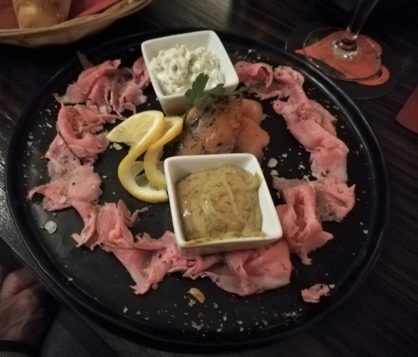 Roastbeef trifft hausgebeizten Lachs - Grillhaus Kadlez - Wien