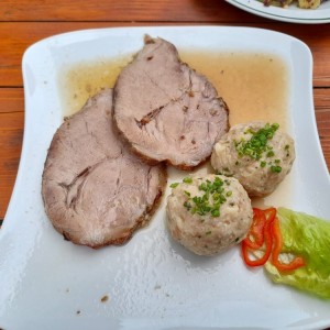Schweinsbraten mit Semmelknödel - Weinbau Herzog "Zum Pecherhaus" - Großau