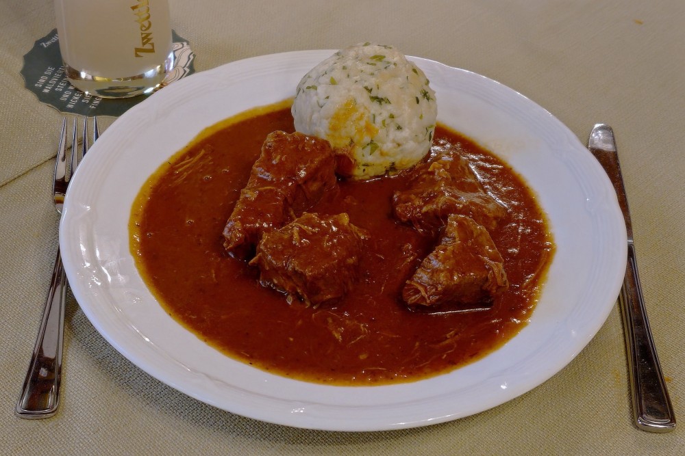 Restaurant Schwabl - Gulasch mit Semmelknödel - wäre sehr gut, aber der Saft ... - Restaurant Schwabl - Wien