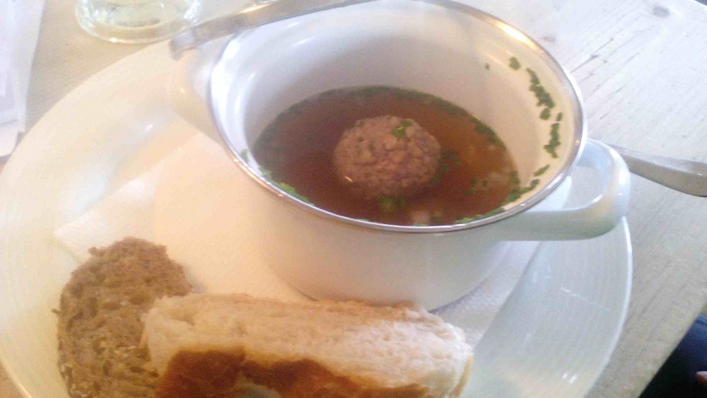 Rudalpe - Leberknödelsuppe im Topf - Rud Alpe - LECH am Arlberg