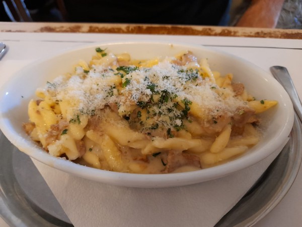 Strozzapreti mit Eierschwammerl - Stadtheuriger Weinschwein - Eisenstadt