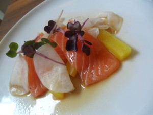 Lachs-Sashimi in Ponzusauce