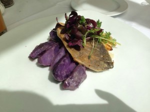 Kross gebratene Goldbrasse mit Spargelgemüse, Violett-Erdäpfel - ef16 Restaurant Weinbar - Wien