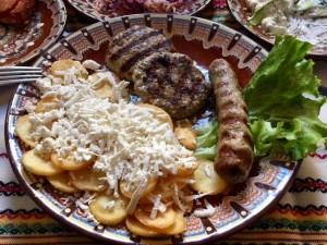 Typisch gegrilltes: Fleischlaibchen (scharf und normal), "kebabche" - ... - Sofia - Wien