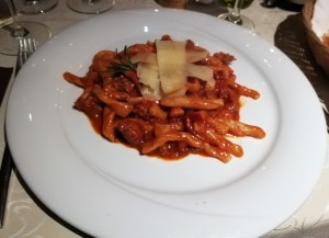 Strozzapreti selbst gemacht, mit Salsiccia, die sind einfach nur zum ... - Osteria Dal Toscano - Wien