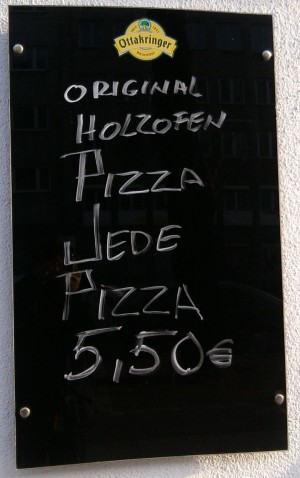 Pizzeria Adamo Aussenwerbung Pizza-Aktion