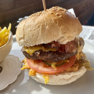 Wagyu Burger 🍔- a sehr feine G‘schicht! - SCHNEGGAREI - Lech