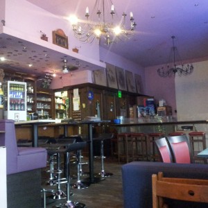 Die Bar und weitere Sitzgelegenheiten - Pickwick's - Wien