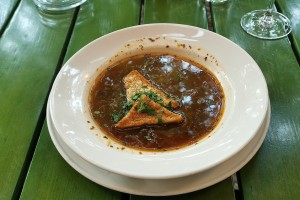 Glacis Beisl - Zwiebelsuppe - kräftig und sehr gut - Glacis Beisl - Wien