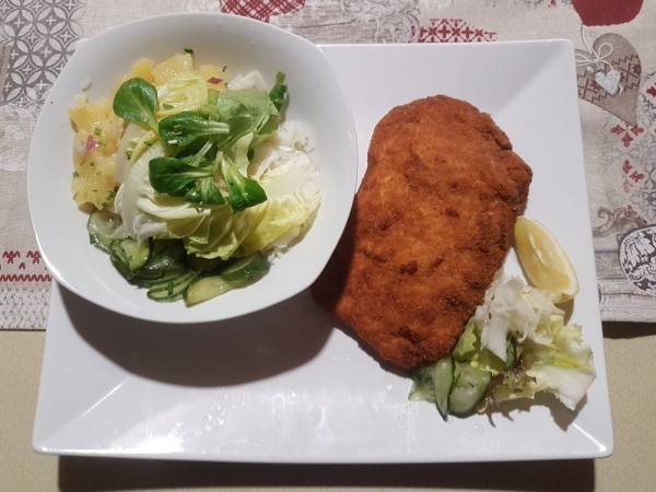 Cordon Bleu vom Huhn (Durchschnitt) - Platzis Eck Wirtshaus - Wien