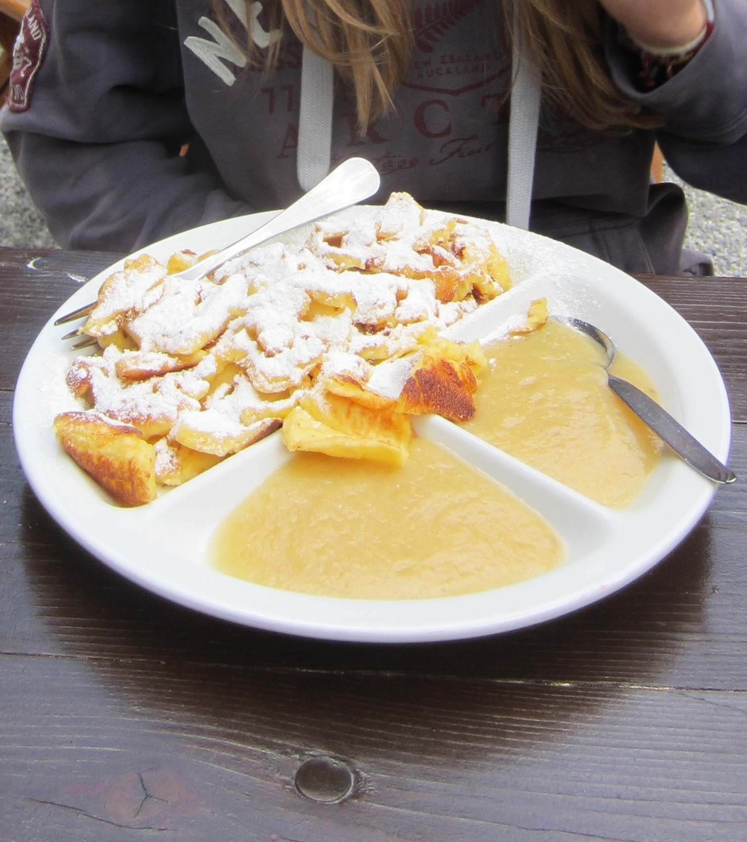 Kaiserschmarrn mit Apfelmus - Berndlalm Almgasthof - Neukirchen am Großvenediger
