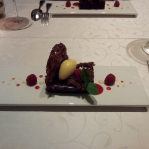 Cremeschnitte von der Gujana Schokolade, Sacherluft, Schokopapier und ... - Verdi Restaurant - Linz