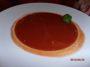 Tomatensuppe mit Pinienkernen - Konoba - Wien