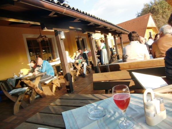 Terrasse - Weingut und Buschenschank Schneeberger - Heimschuh