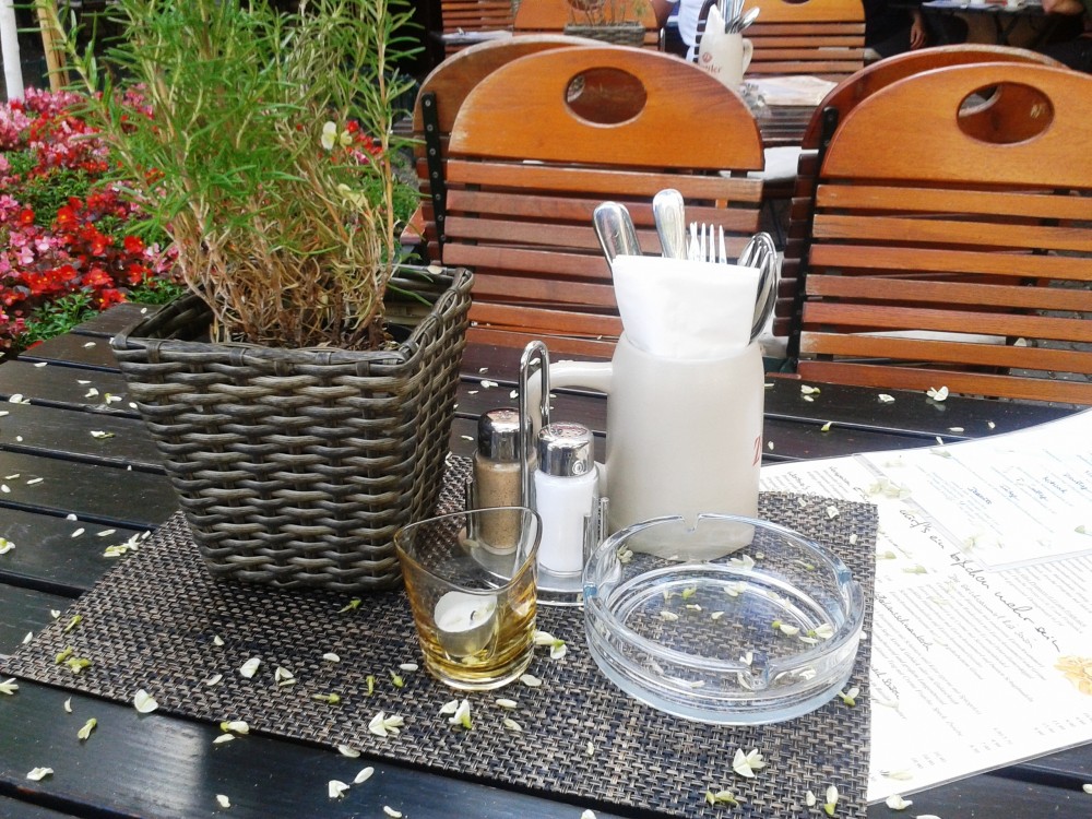 Wortner Tisch im Gastgarten - Café Wortner - Wien