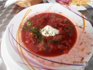 Borsch (steht so auf der Karte!). Ein bisschen was daneben gegangen, hat aber dem Geschmack ...