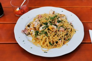 Il Mare - Spaghetti mit Calamari, traumhaft - links oben der Scharfmacher - Il Mare - Wien