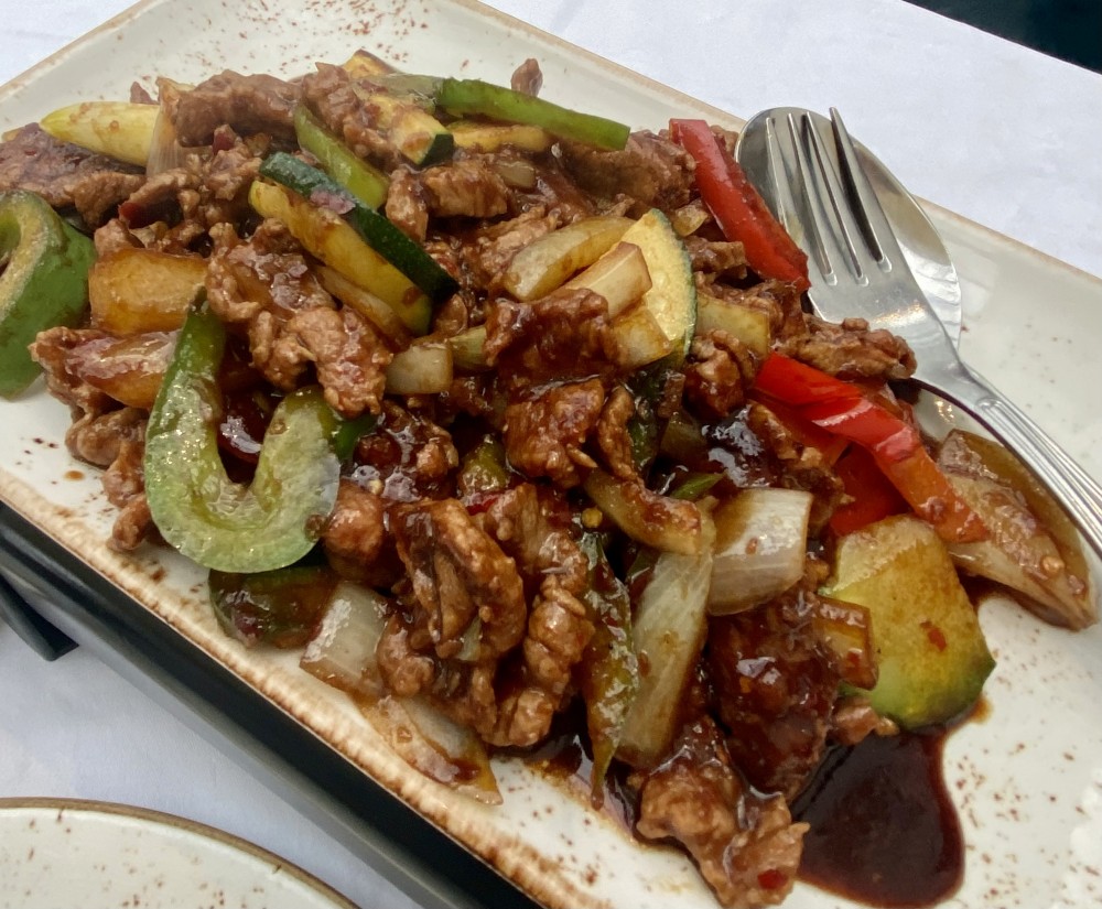 Chili-Beef aus dem Wok 🌶️ - knackiges Gemüse, scharf angebratenes RF und ... - Asia Garten - Wien